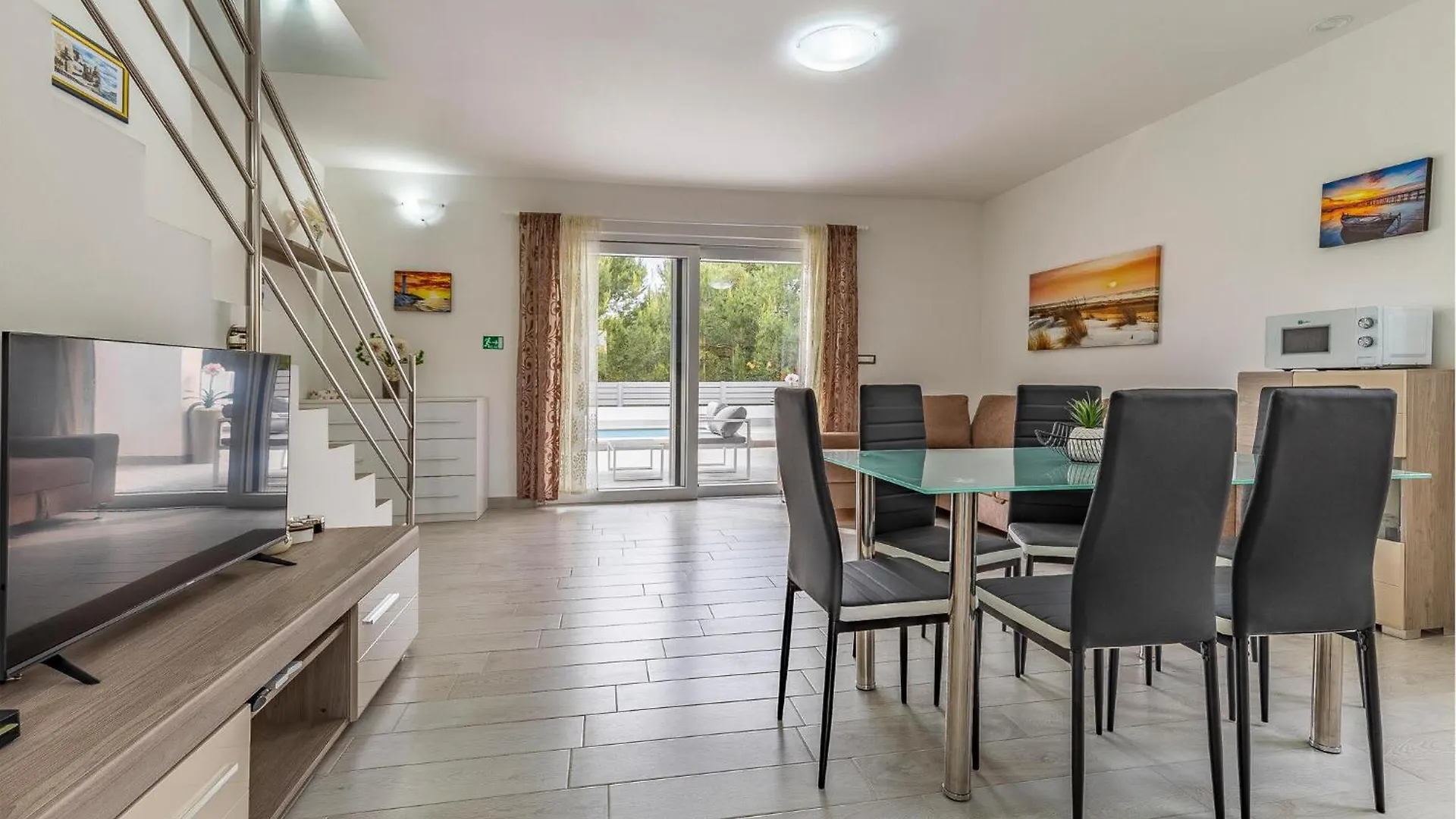 Amazing Home In Liznjan With Wi-Fi