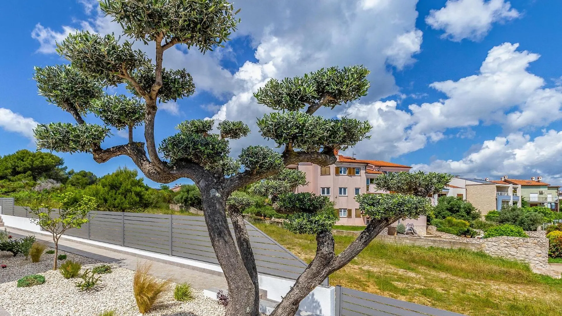 Amazing Home In Liznjan With Wi-Fi